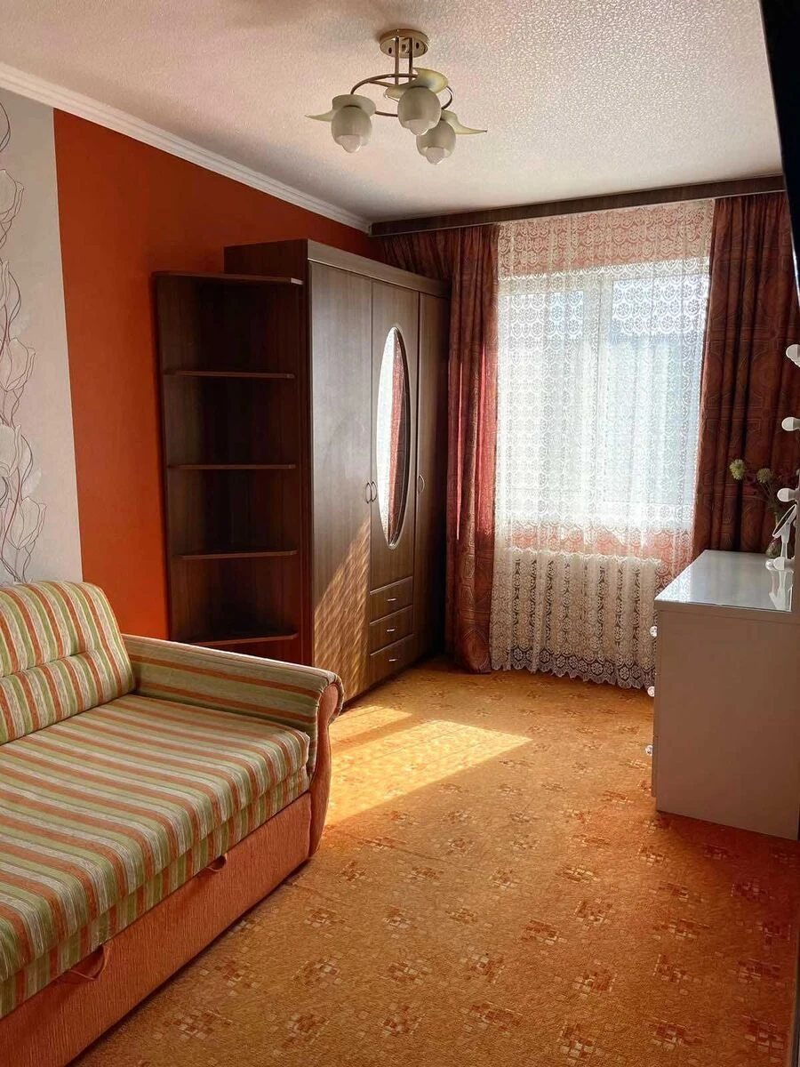 Apartments for sale. 3 rooms, 60 m², 5th floor/5 floors. 5, Metrobudivska 5, Kyiv. 