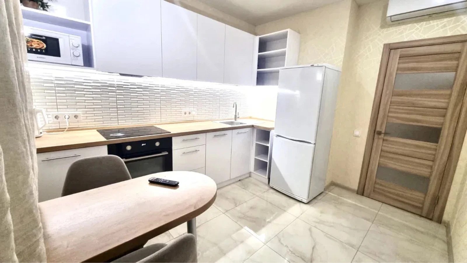 Apartments for sale. 1 room, 35 m², 2nd floor/12 floors. 100, Lyustdorfskaya Doroha , Odesa. 