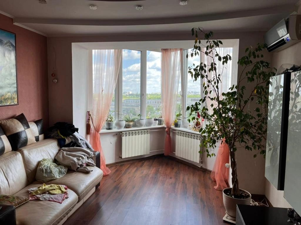 Apartments for sale. 3 rooms, 91 m², 10th floor/11 floors. 10, Khmelnytcka 10, Kyiv. 