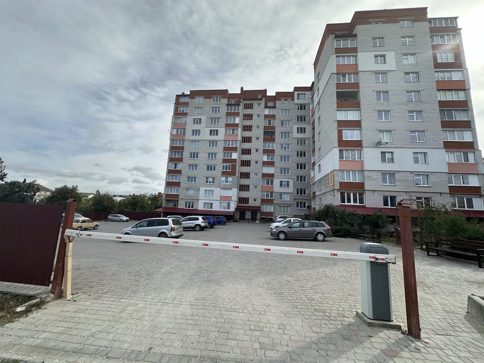 Apartments for sale 1 room, 404 m², 3rd fl./10 floors. 8, Lesi Ukrayinky vul., Velykaya Berezovytsa. 