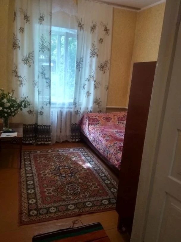 House for sale. 5 rooms, 90 m², 1 floor. Kaharlyk. 