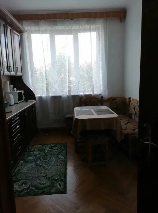 House for sale. 7 rooms, 202 m², 3 floors. Zhulyn. 