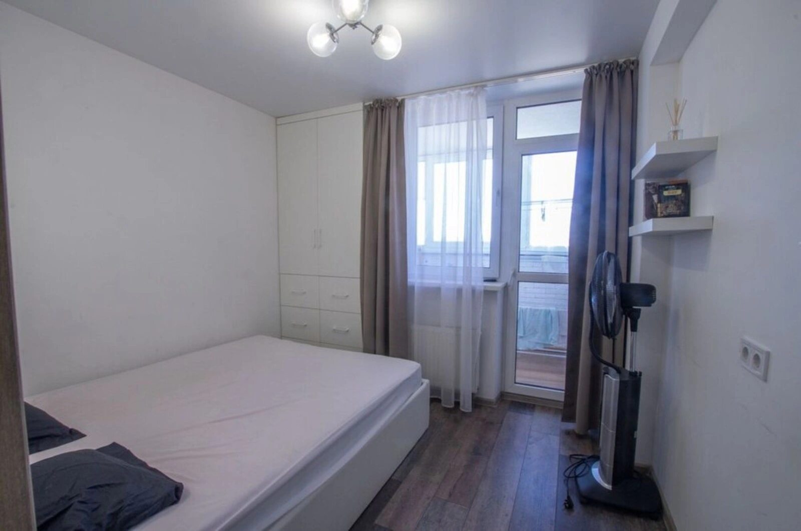 Apartment for rent. 1 room, 40 m², 18 floor/24 floors. 15, Krushelnytskoy Solomyy ul., Kyiv. 
