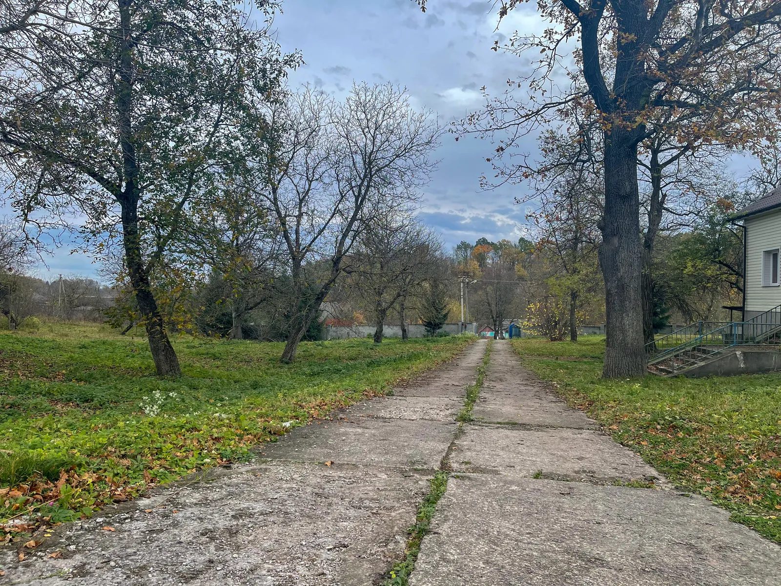 Продам нерухомість під комерцію 1530 m², 1 пов./1 пов.. 12, Шкільна вул., Нище. 