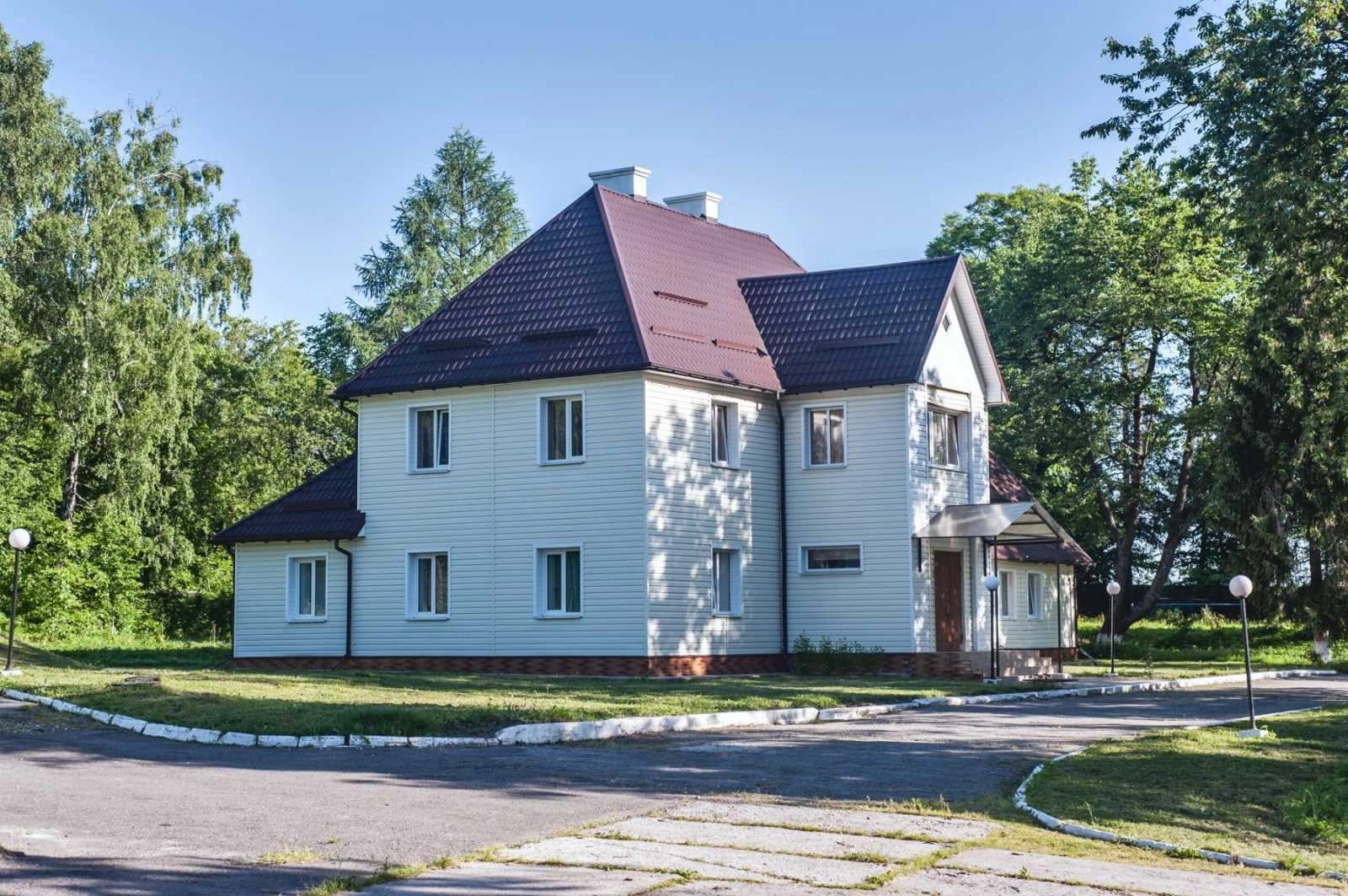 Продам нерухомість під комерцію 1530 m², 1 пов./1 пов.. 12, Шкільна вул., Нище. 