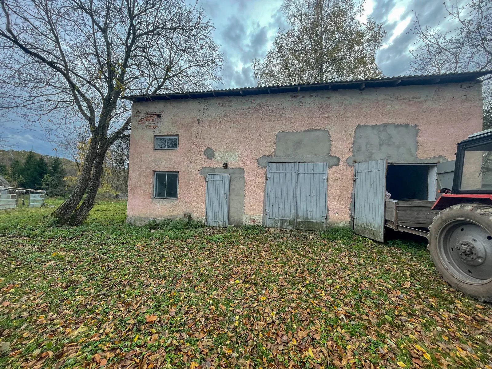 Продам нерухомість під комерцію 1530 m², 1 пов./1 пов.. 12, Шкільна вул., Нище. 