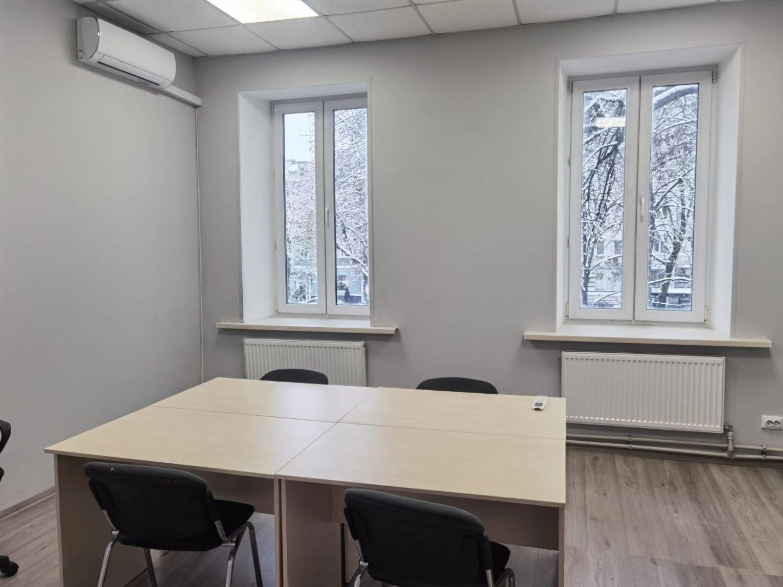 Office for sale. 19 m², 2nd floor/2 floors. Verhniy Val, Kyiv. 