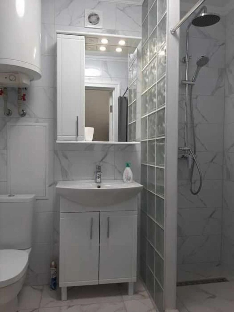 Apartment for rent. 3 rooms, 69 m², 2nd floor/4 floors. 23, Vasylenka Mikoly 23, Kyiv. 
