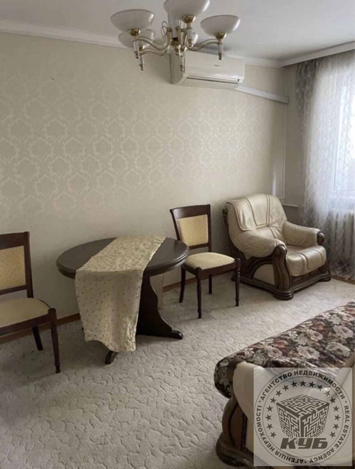 Продаж квартири. 2 rooms, 43 m², 5th floor/6 floors. 3, Тополева 3, Київ. 