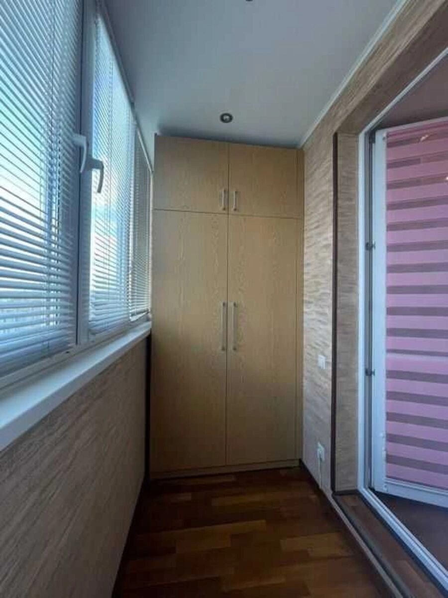 Apartment for rent. 3 rooms, 102 m², 12 floor/16 floors. 26, Ozerna 26, Kyiv. 
