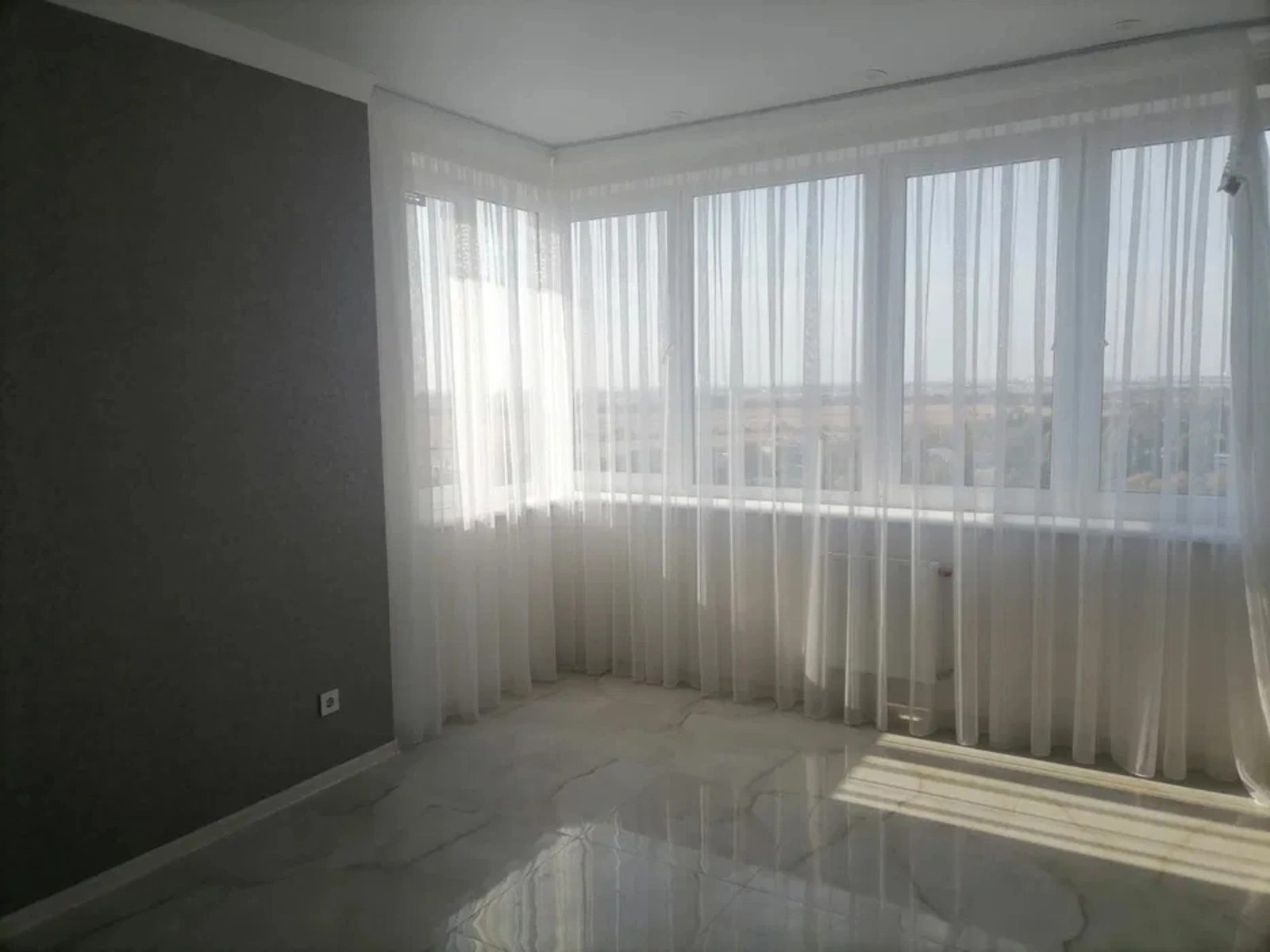 Продаж квартири. 1 room, 42 m², 14 floor/24 floors. 27, Варненская ул., Одеса. 