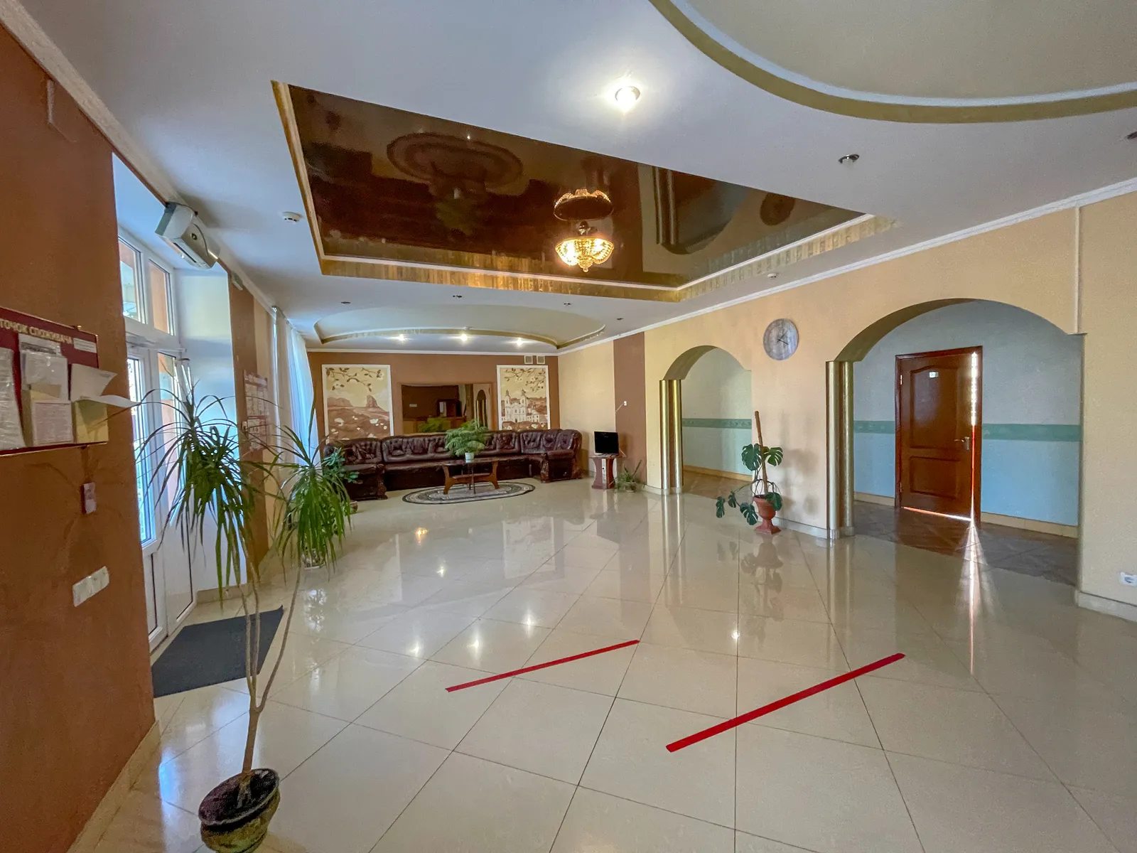 Продам нерухомість під комерцію. 1032 m², 1st floor/2 floors. Кременець, Кременець. 