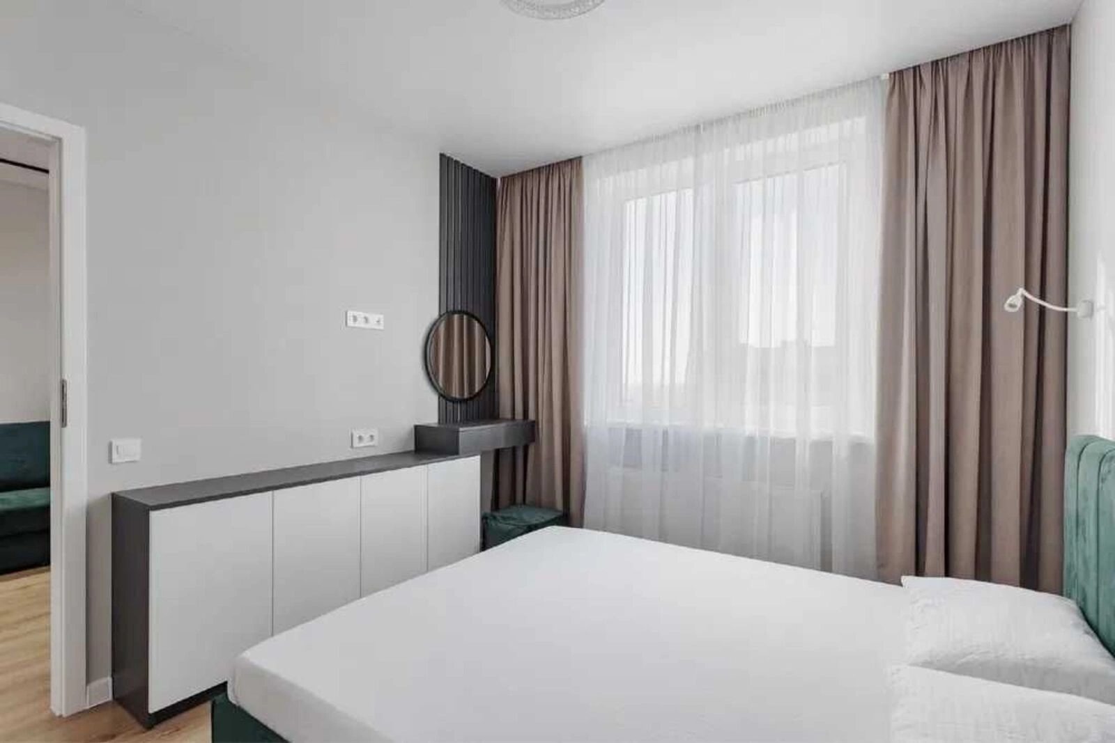 Apartments for sale. 1 room, 42 m², 5th floor/19 floors. 8, Zhemchuzhnaya ul., Odesa. 