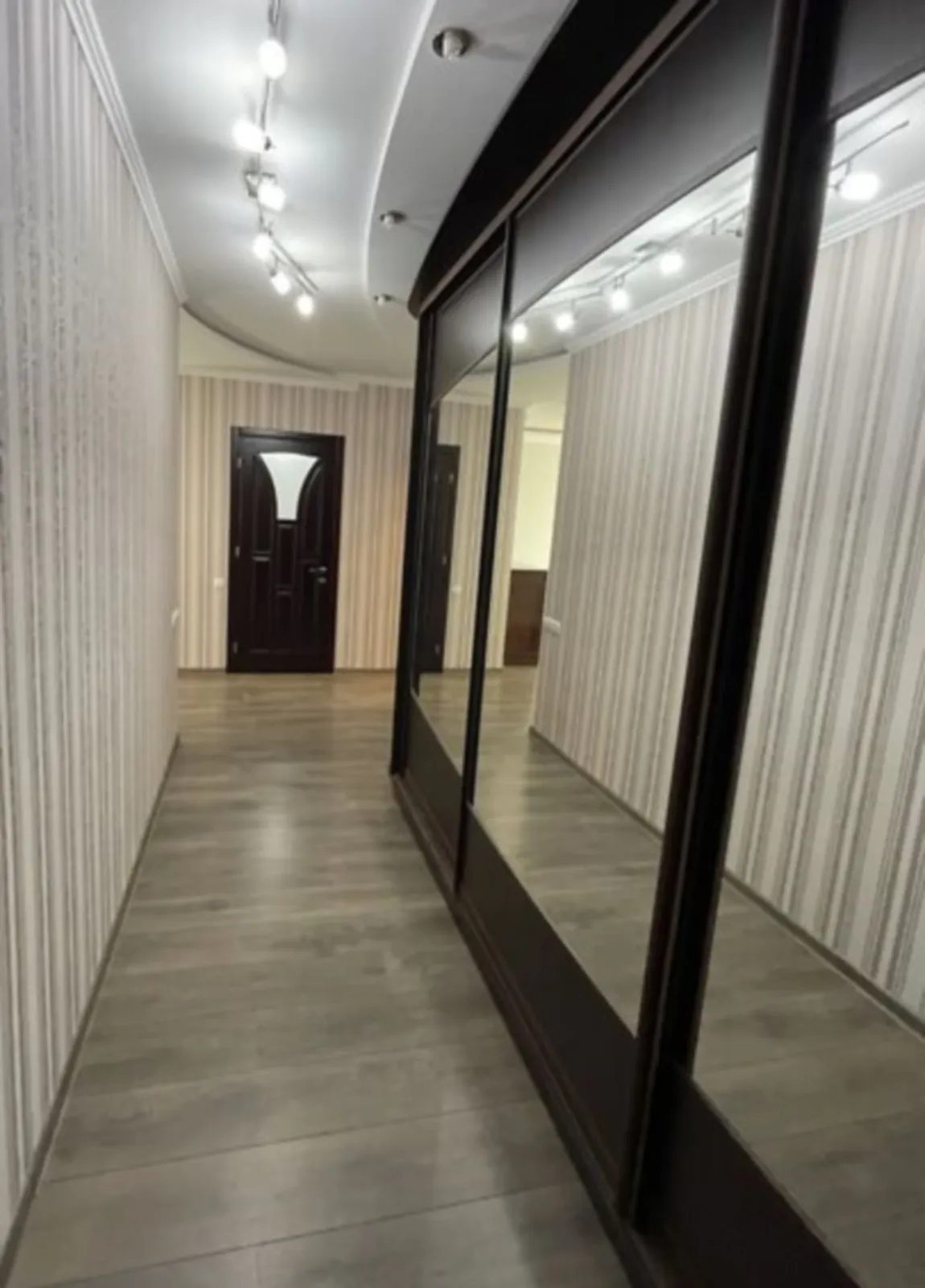 Продаж квартири. 1 room, 55 m², 2nd floor/11 floors. 50, Королева Академика , Одеса. 