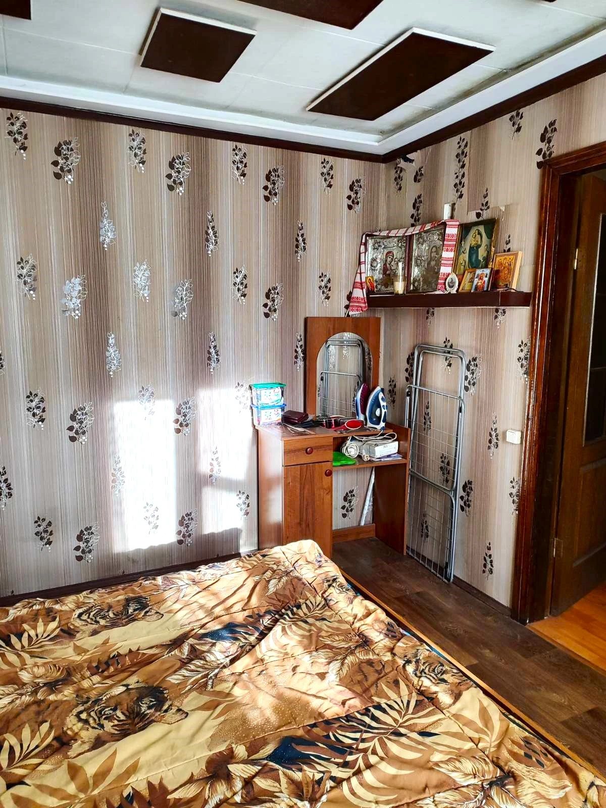 Сдам комнату на длительный период. 1 комната, 75 m², 1 этаж/1 этаж. 21, Демидовская 21, Киев. 