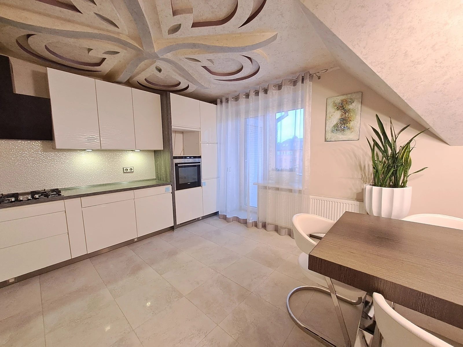 Apartment for rent. 2 rooms, 130 m², 6th floor/7 floors. Chumatska vul., Ternopil. 