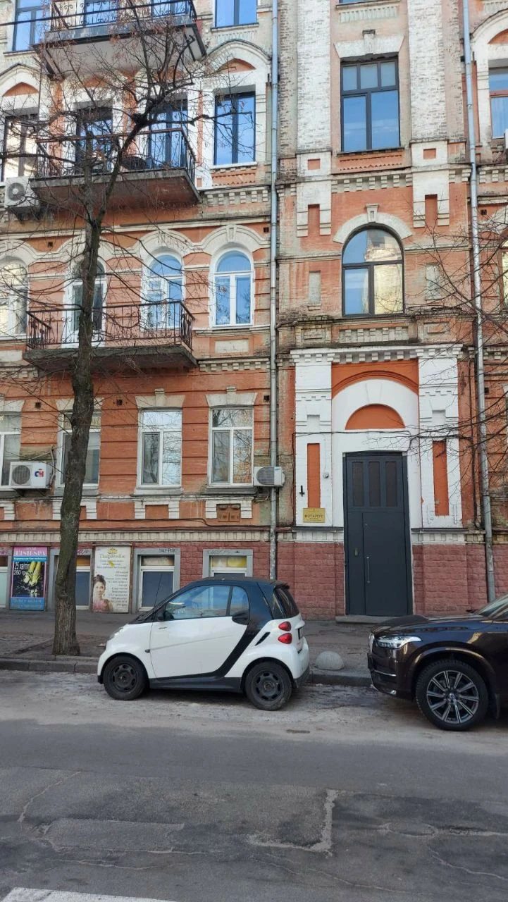 Office for sale. 5 rooms, 140 m², 1st floor/4 floors. 7, Desyatynna 7, Kyiv. 