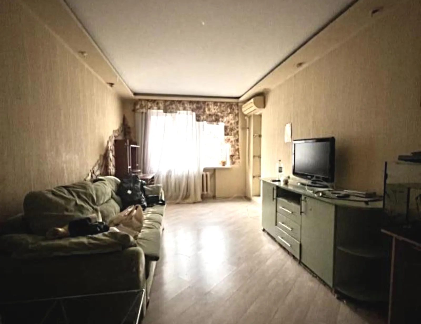 Apartments for sale. 3 rooms, 64 m², 4th floor/9 floors. 74, Vylyamsa Akademyka ul., Odesa. 