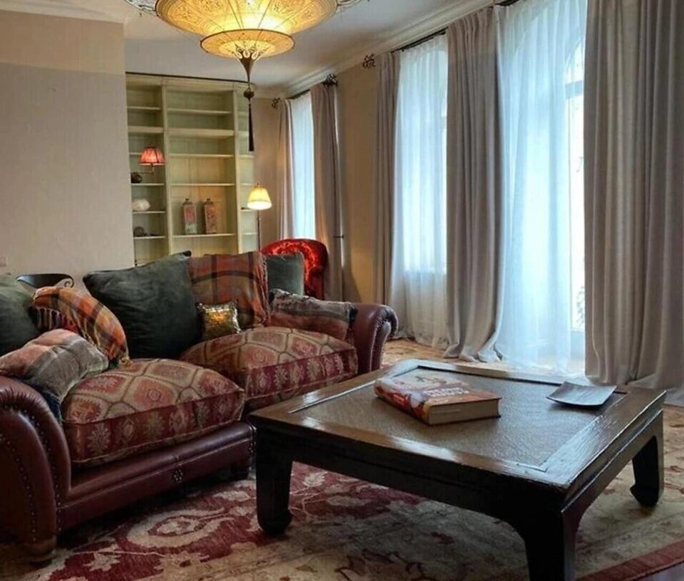 Apartment for rent. 3 rooms, 250 m², 4th floor/4 floors. 12, Myhaylivskiy 12, Kyiv. 