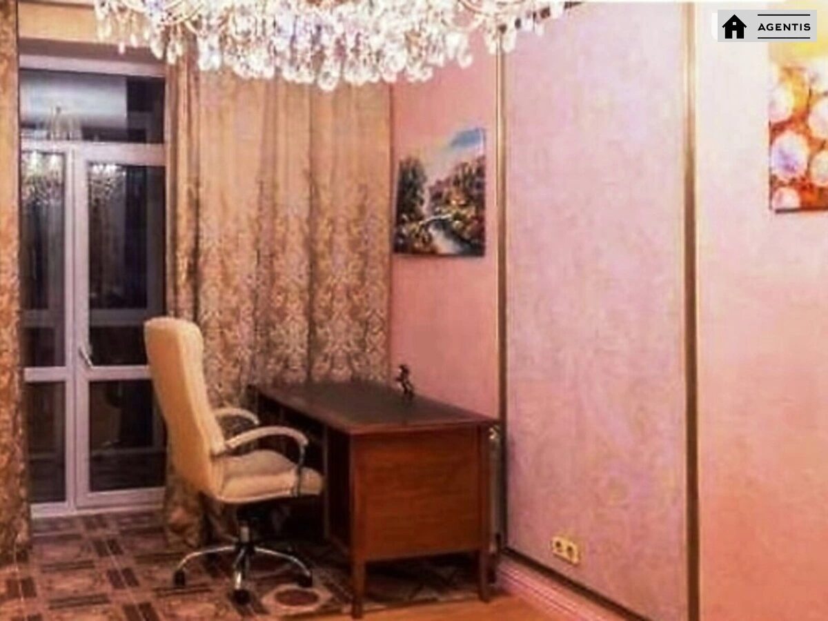 Apartment for rent. 3 rooms, 75 m², 4th floor/9 floors. 9, Klovskiy 9, Kyiv. 