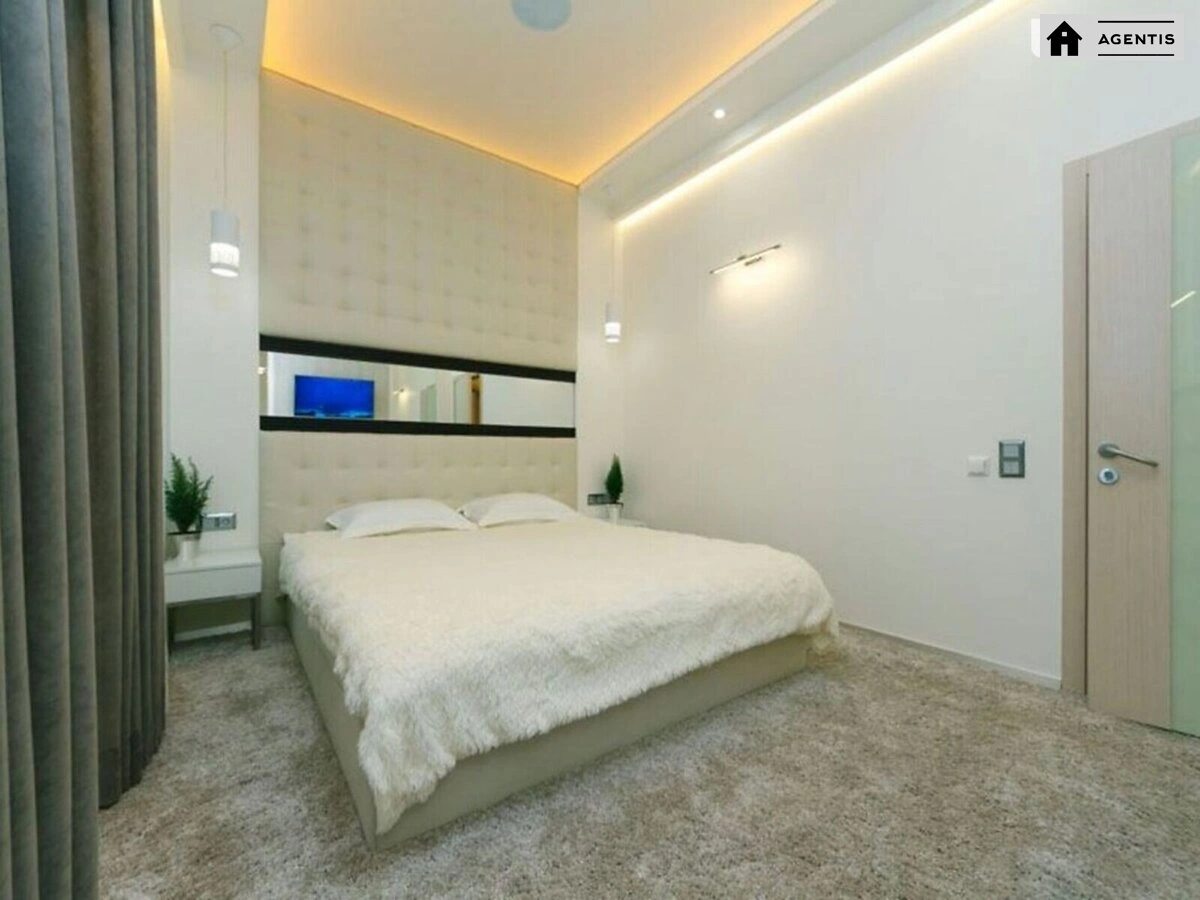 Apartment for rent. 3 rooms, 116 m², 3rd floor/6 floors. 5, Bessarabska 5, Kyiv. 