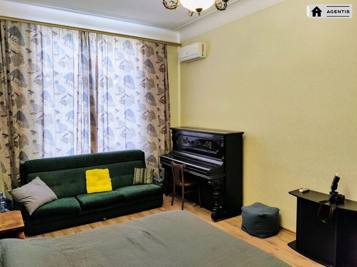 Сдам квартиру. 3 rooms, 100 m², 5th floor/6 floors. 1, Банковая 1, Киев. 