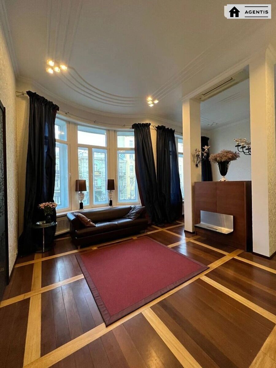 Apartment for rent. 3 rooms, 73 m², 3rd floor/6 floors. 27, Velyka Vaselkivska 27, Kyiv. 