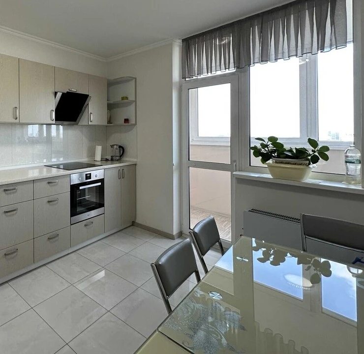 Apartment for rent. 2 rooms, 72 m², 15 floor/24 floors. 1, Aviakonstruktora Ihorya Sikorskoho vul., Kyiv. 