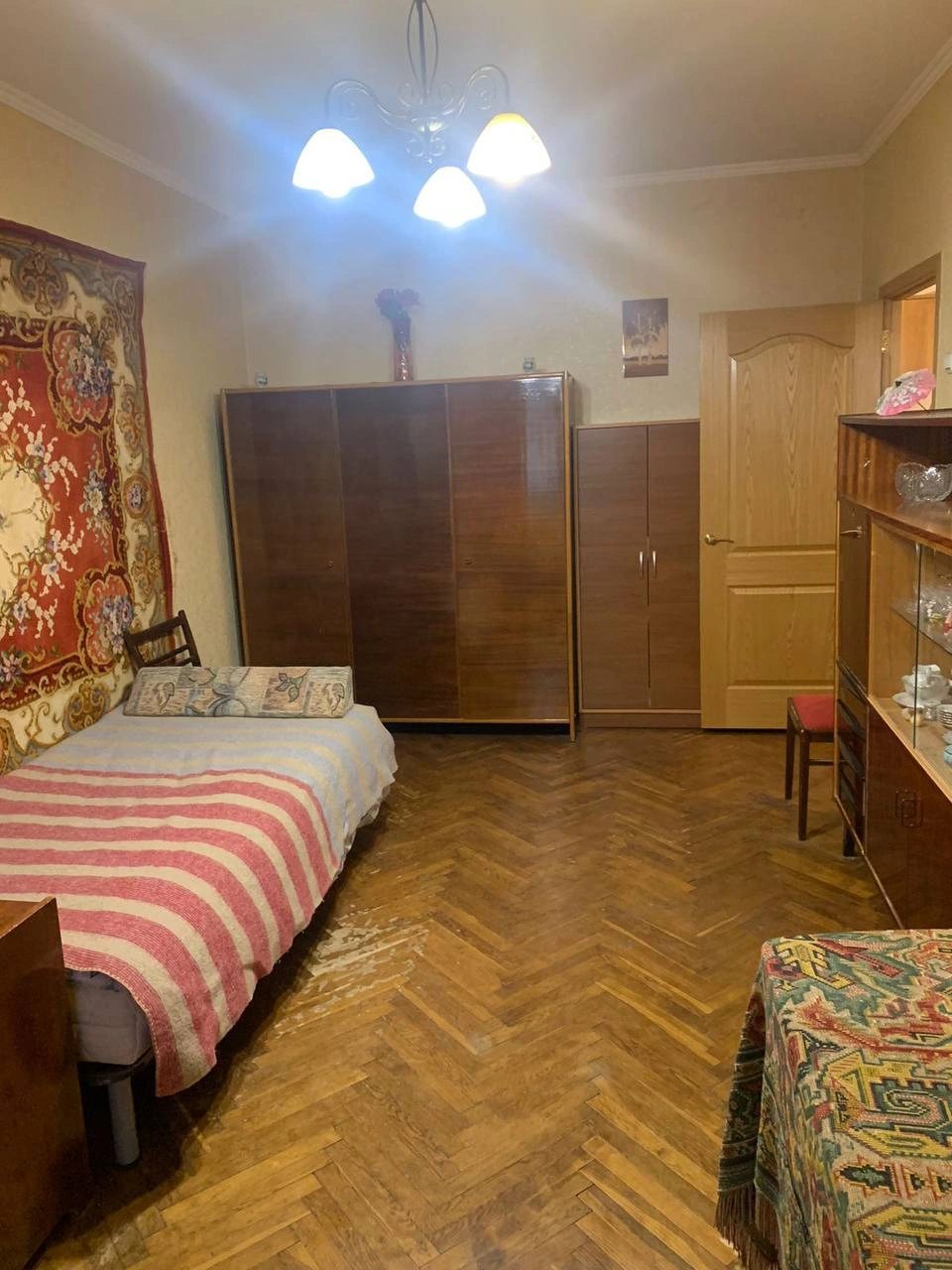 Apartments for sale. 1 room, 37 m², 5th floor/6 floors. 10, Mala Zhytomirska 10, Kyiv. 