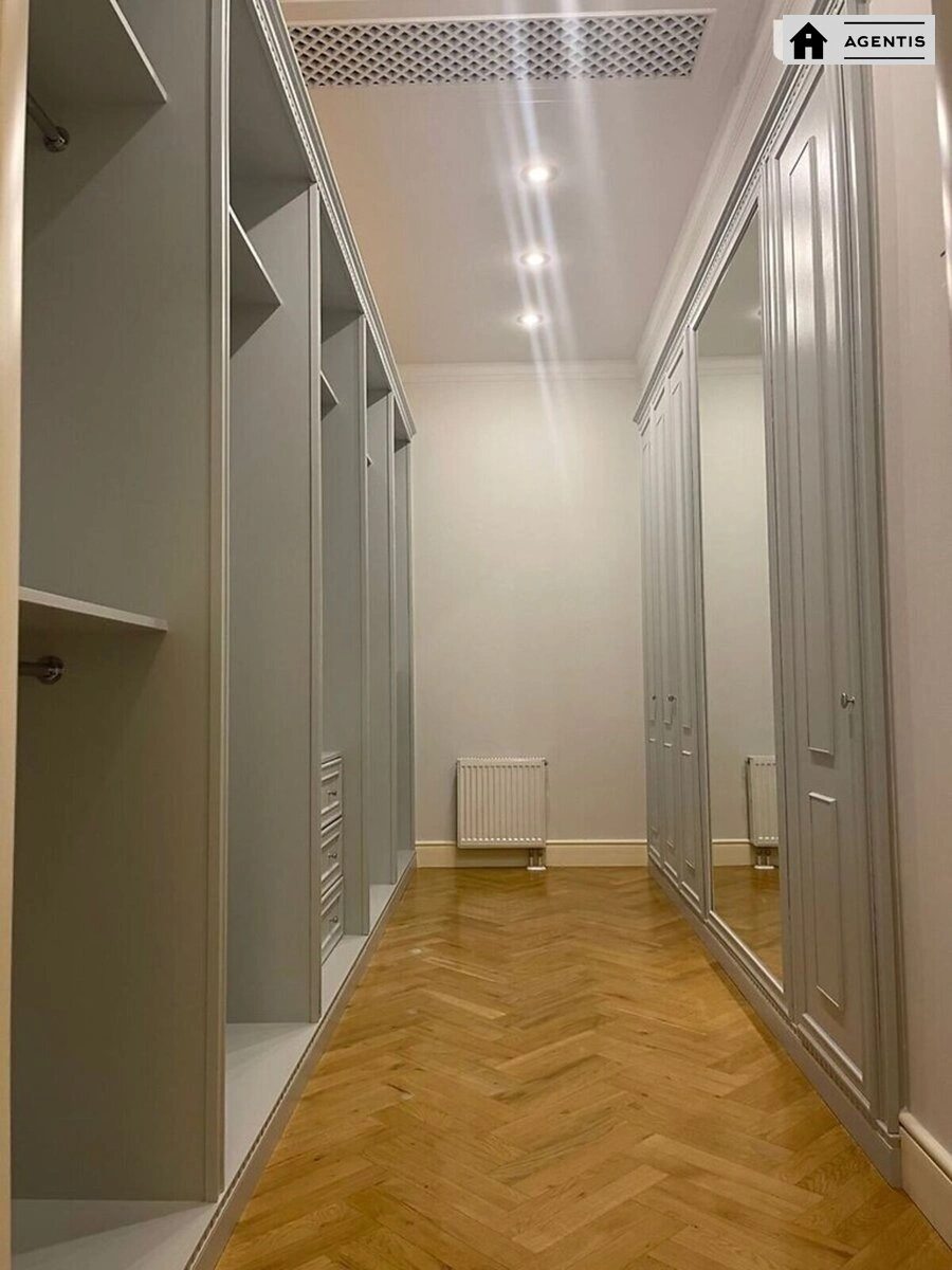 Apartment for rent. 5 rooms, 241 m², 4th floor/4 floors. 4, Ivana Kozlovskoho prov., Kyiv. 