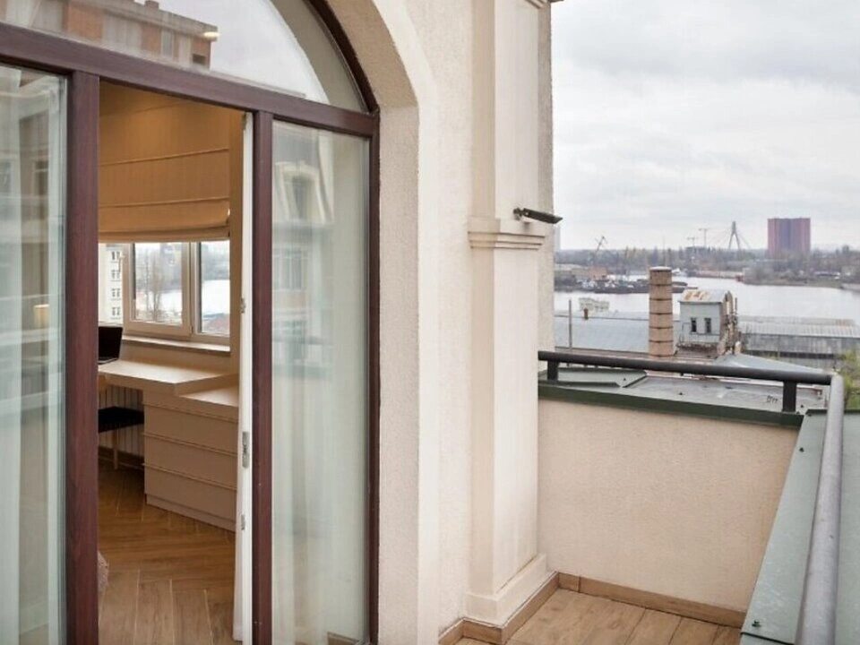Apartment for rent. 4 rooms, 111 m², 9th floor/10 floors. 53, Schekavytcka 53, Kyiv. 