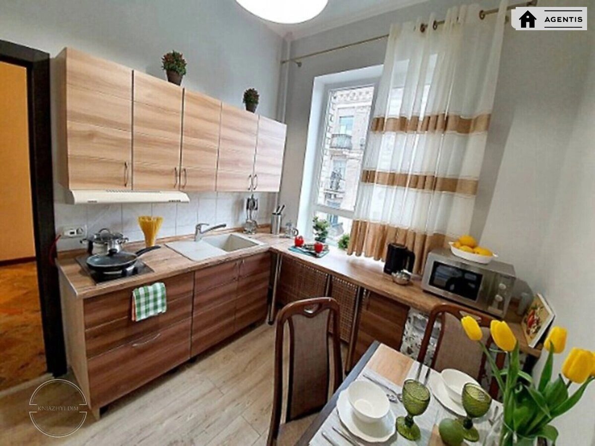 Apartment for rent. 3 rooms, 75 m², 6th floor/8 floors. 1, Sofiyska pl., Kyiv. 