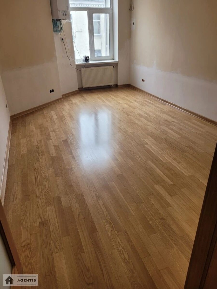 Сдам квартиру. 3 rooms, 105 m², 4th floor/4 floors. 27, Лютеранская 27, Киев. 