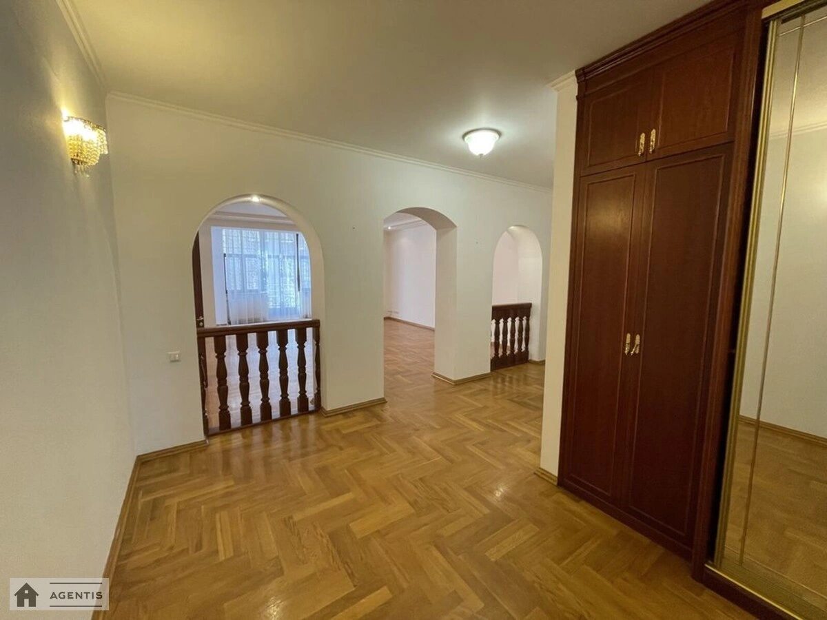 Сдам квартиру 4 комнаты, 215 m², 2 эт./11 этажей. 14, Паторжинского 14, Киев. 