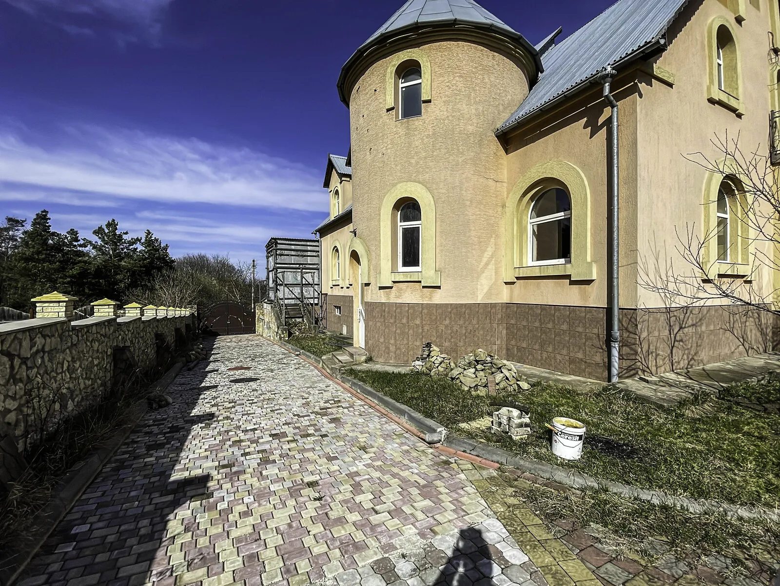 Real estate for sale for commercial purposes. 500 m², 2 floors. 33, Lesya Kurbasa , Podhorodnoe. 