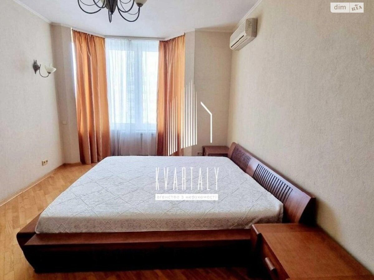 Продаж квартири. 3 rooms, 90 m², 15 floor/17 floors. 4, Руданського Степана 4. 