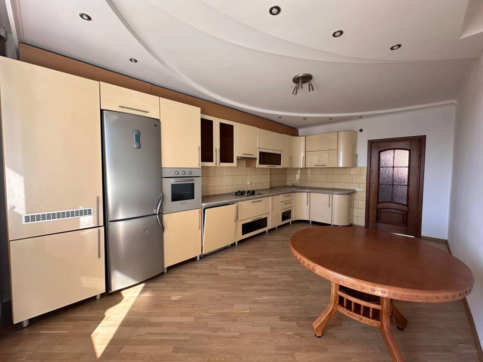 Продаж квартири 4 кімнати, 123 m², 3 пов./5 поверхів. Котляревського І. вул., Тернопіль. 