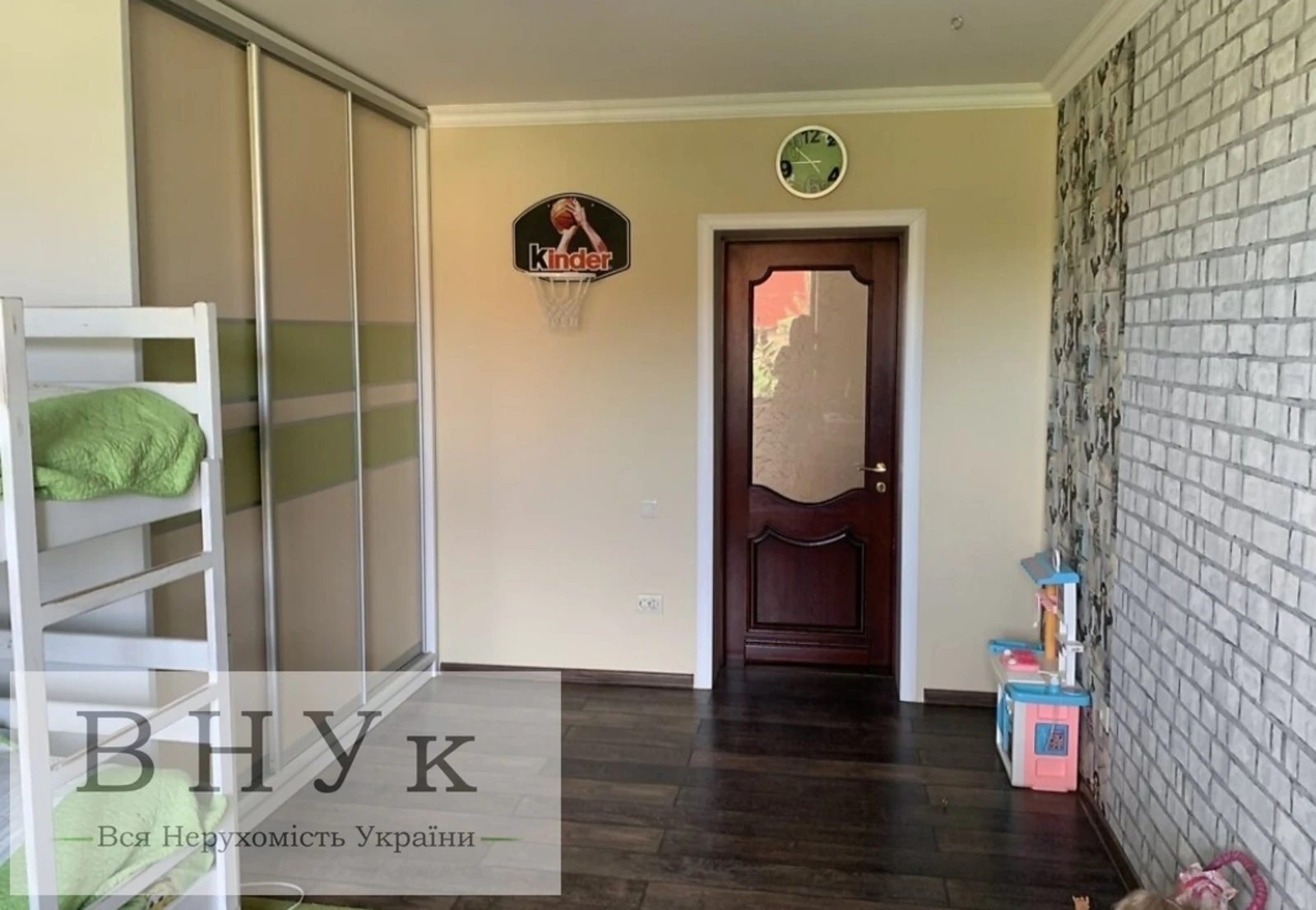 Apartments for sale. 3 rooms, 110 m², 2nd floor/4 floors. Pidhorodnye , Ternopil. 