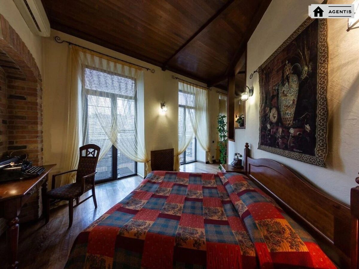 Apartment for rent. 1 room, 61 m², 4th floor/4 floors. 77, Volodymyrska 77, Kyiv. 