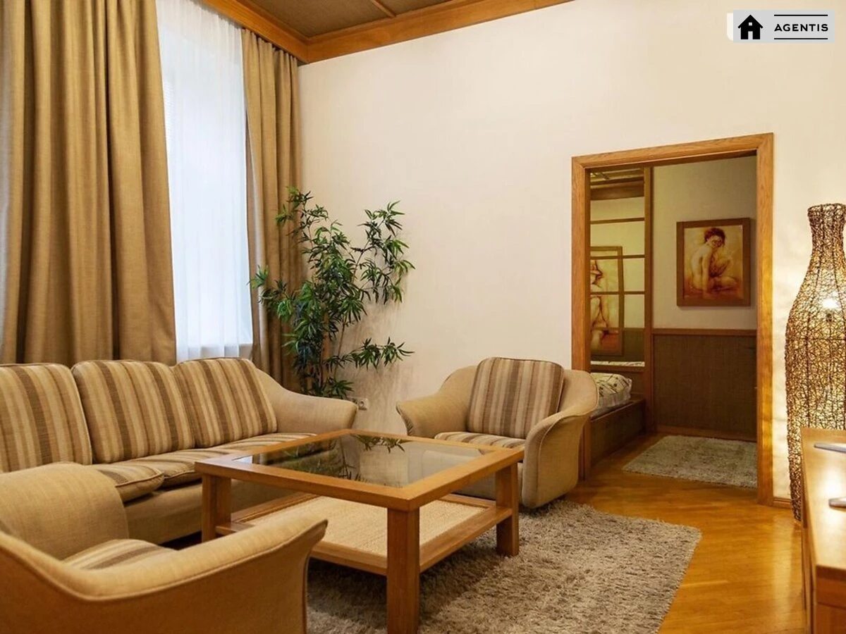 Apartment for rent. 3 rooms, 62 m², 2nd floor/4 floors. 77, Volodymyrska 77, Kyiv. 