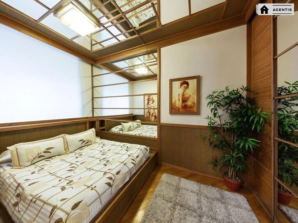 Сдам квартиру. 3 rooms, 62 m², 2nd floor/4 floors. 77, Владимирская 77, Киев. 