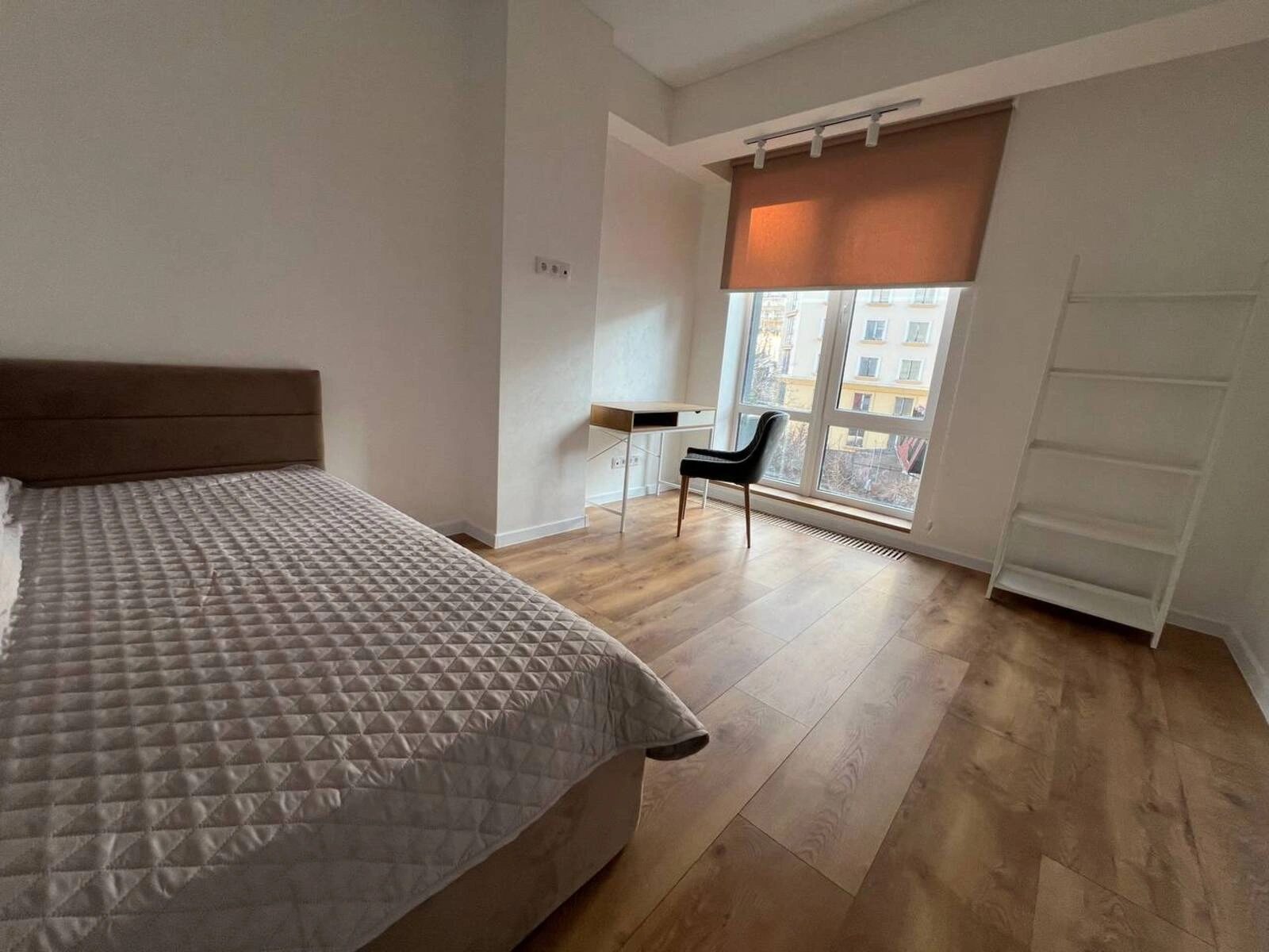 Apartment for rent. 2 rooms, 67 m², 3rd floor/11 floors. 13, Otradnaya ul., Odesa. 
