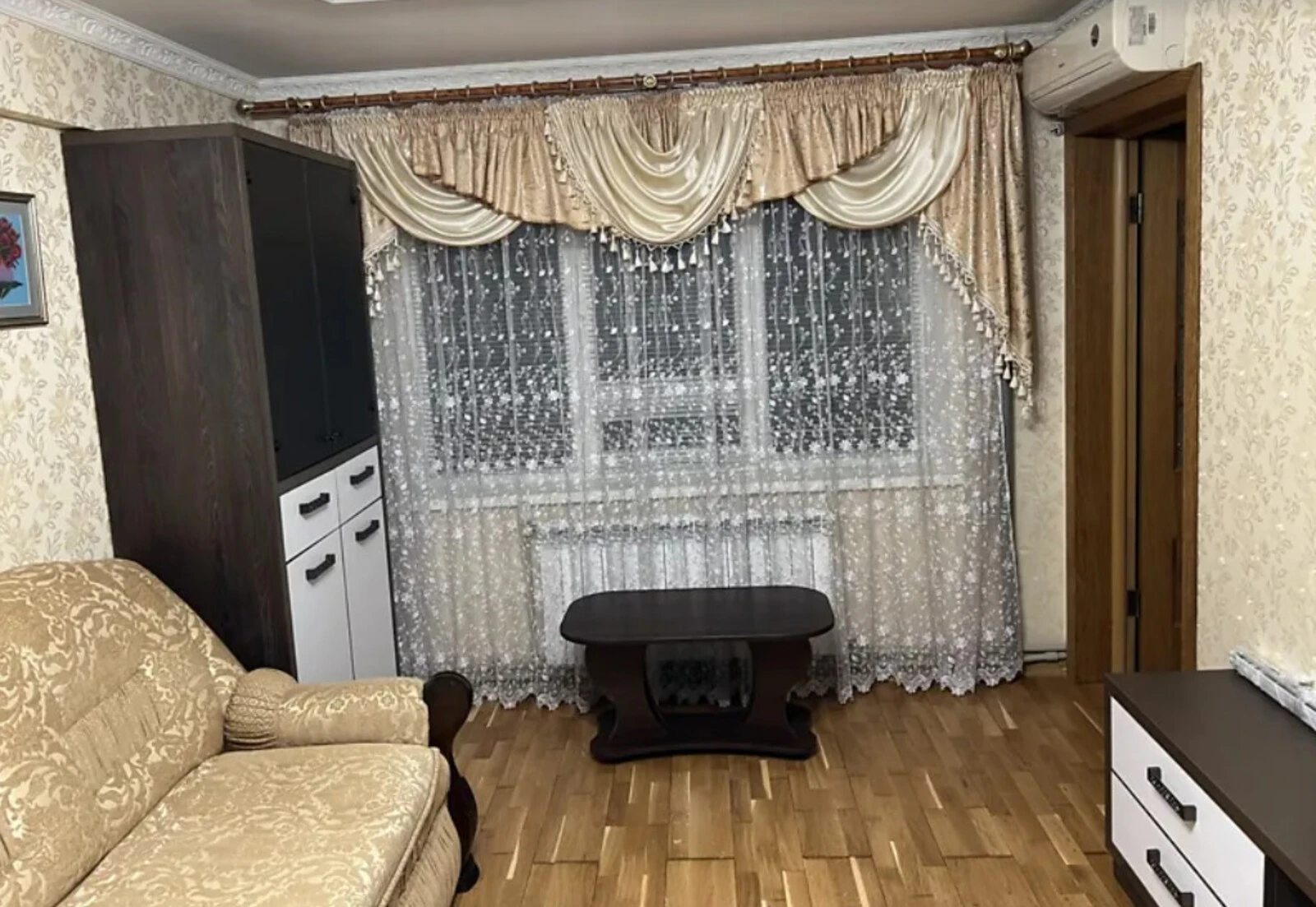 Apartments for sale. 4 rooms, 59 m², 1st floor/5 floors. Druzhba, Ternopil. 