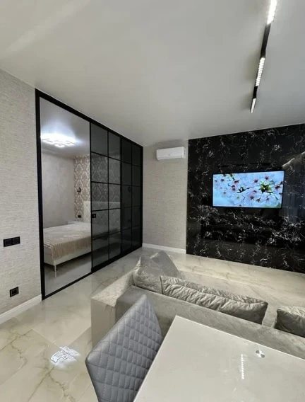 Apartment for rent. 1 room, 44 m², 5th floor/25 floors. 3, Henuezskaya ul., Odesa. 
