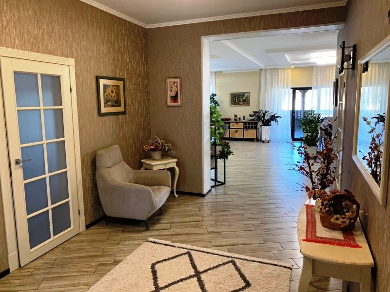 House for sale. 4 rooms, 203 m², 1 floor. 11, Zarichna, Makarov. 
