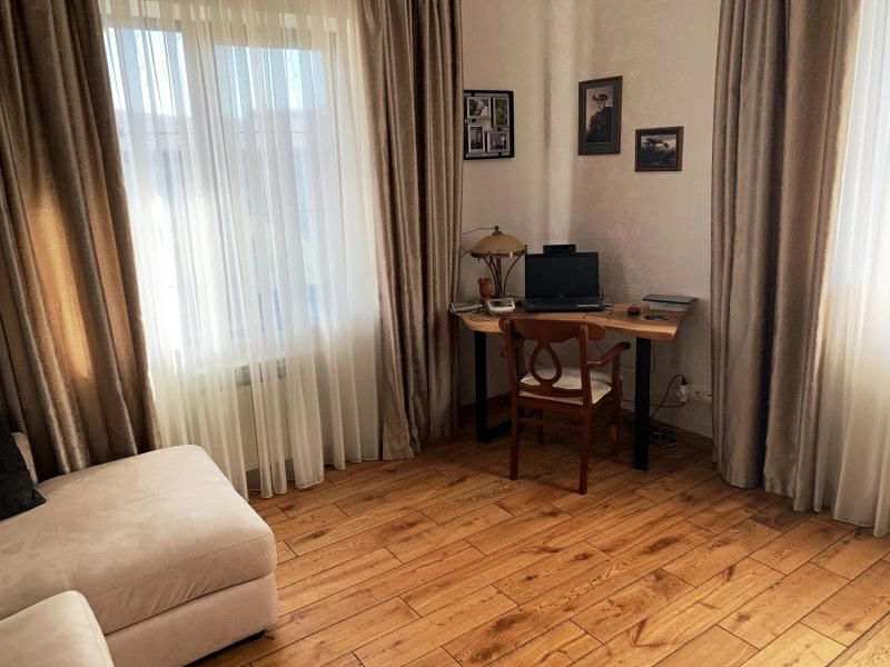 Продажа дома. 4 rooms, 203 m², 1 floor. 11, Зарічна, Макаров. 