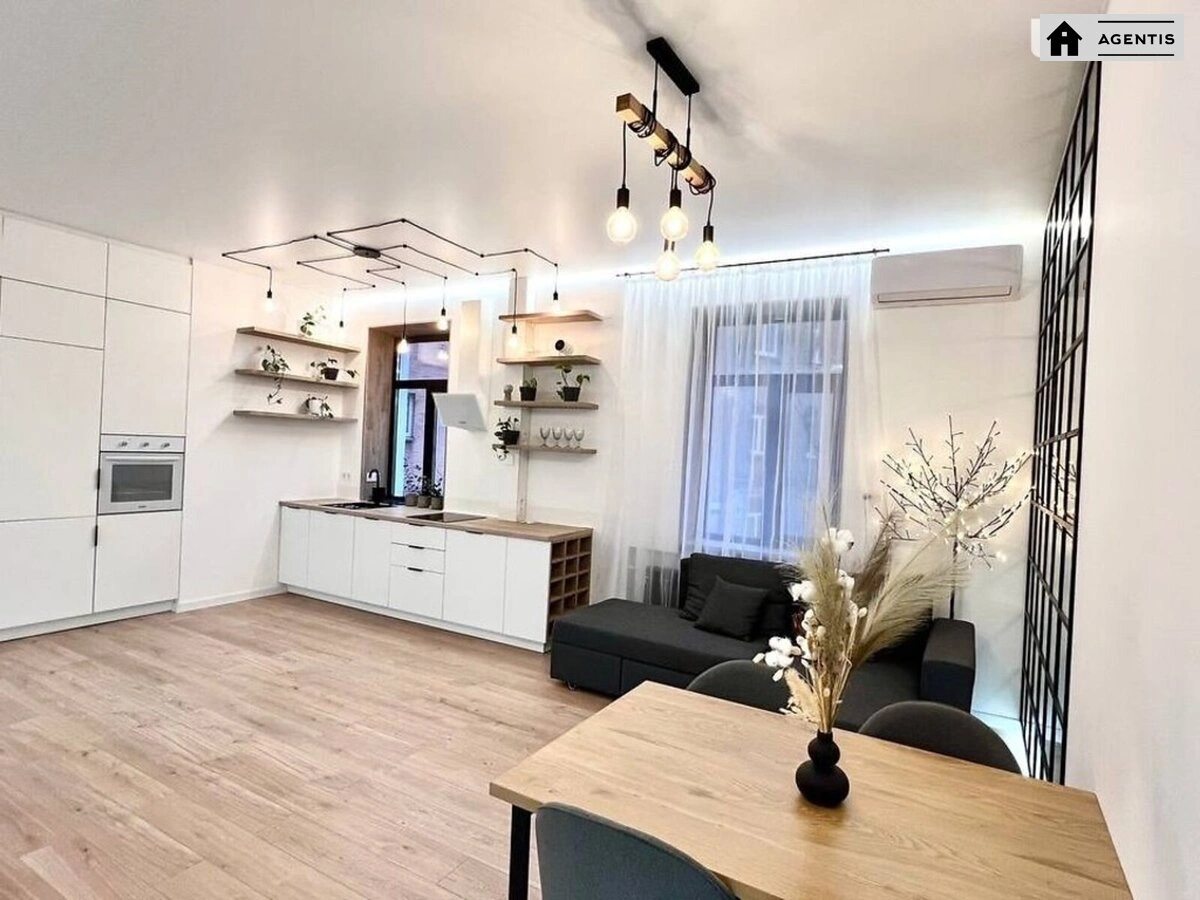 Apartment for rent. 2 rooms, 80 m², 2nd floor/4 floors. 9, Spaska 9, Kyiv. 