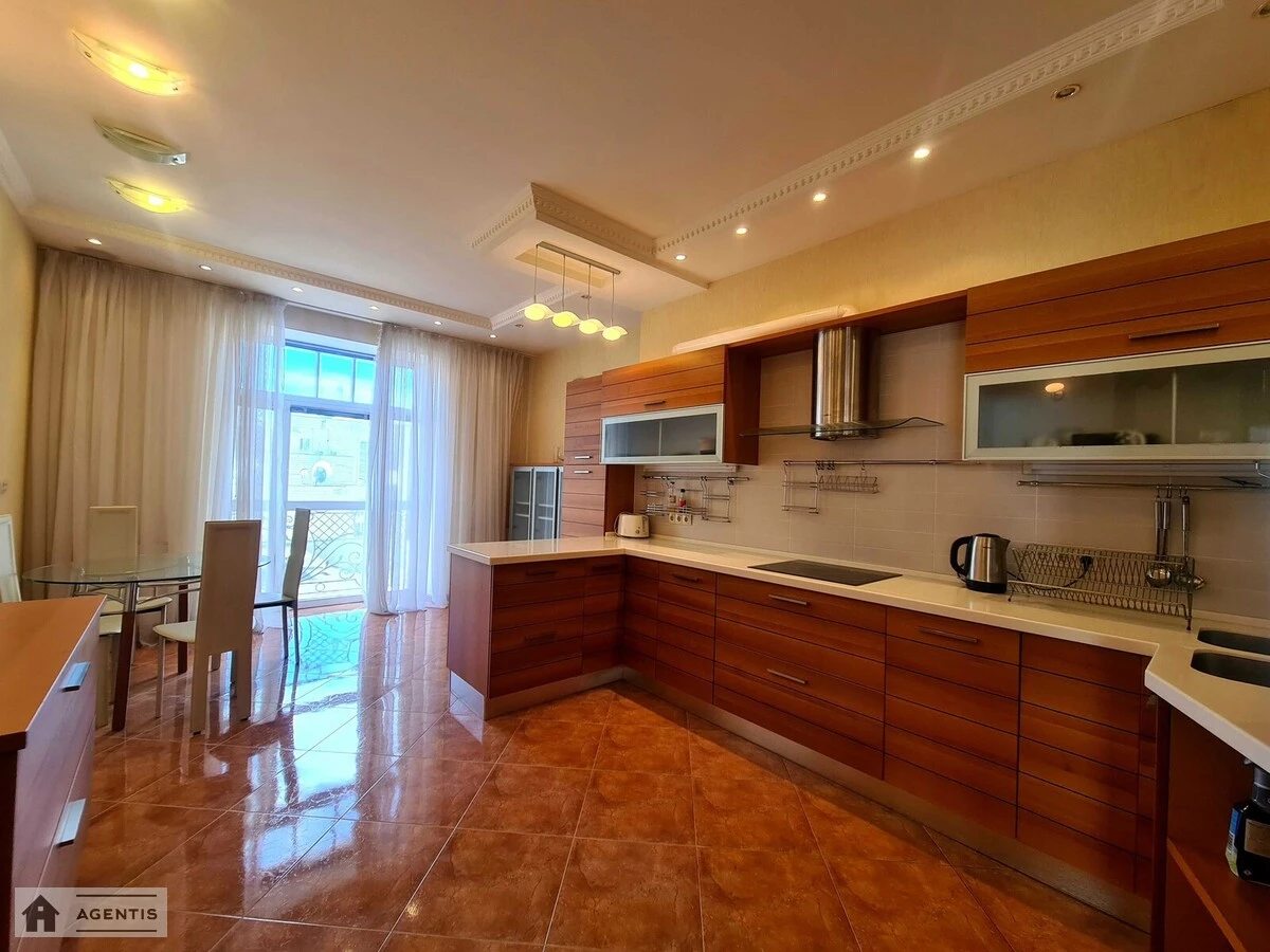 Apartment for rent. 4 rooms, 246 m², 8th floor/12 floors. Irynynska, Kyiv. 
