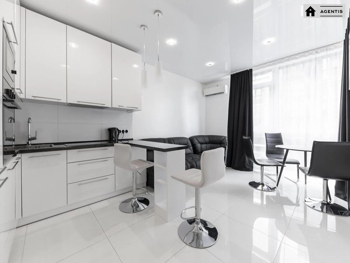 Apartment for rent. 2 rooms, 45 m², 7th floor/10 floors. 42, Predslavynska 42, Kyiv. 