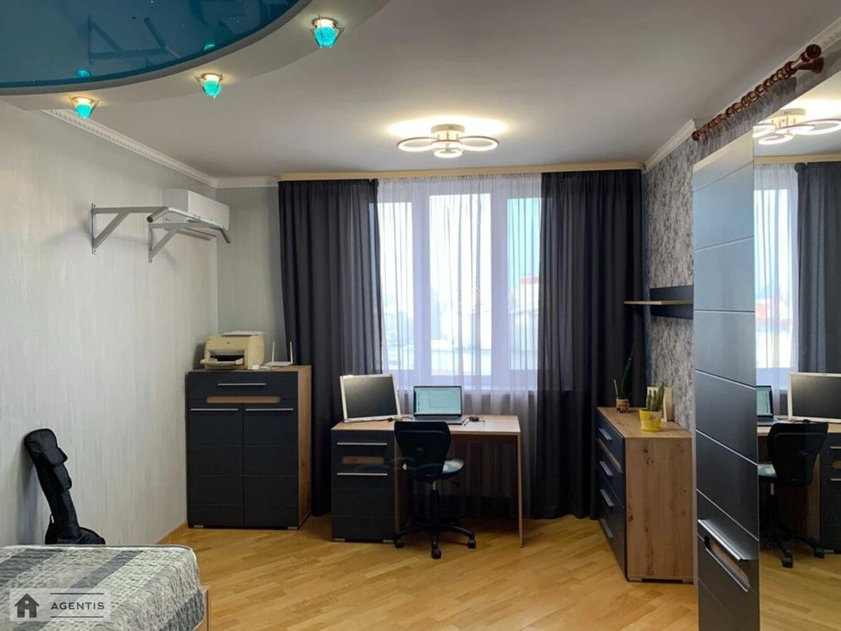 Сдам квартиру. 4 rooms, 144 m², 19 floor/37 floors. 1, Срибнокильская 1, Киев. 